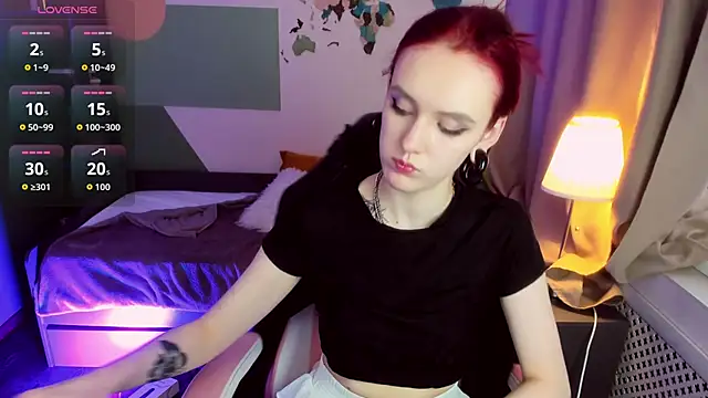 CrimsonMarquise webcam
