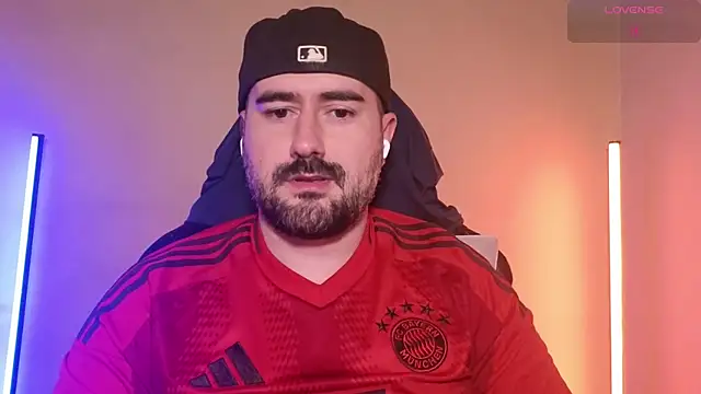 DominantTheo webcam