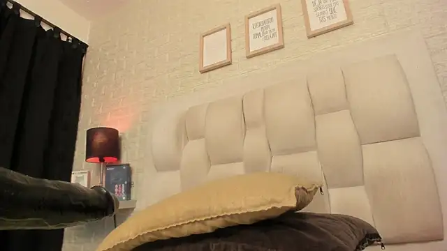 Ada_Porter live cam on StripChat
