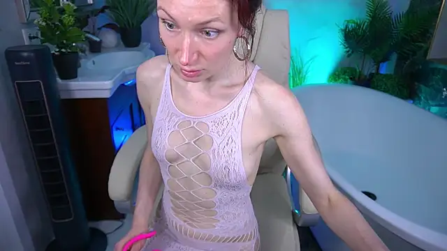 AmiraGoldd live cam on StripChat