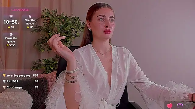RinaKlark live cam on StripChat
