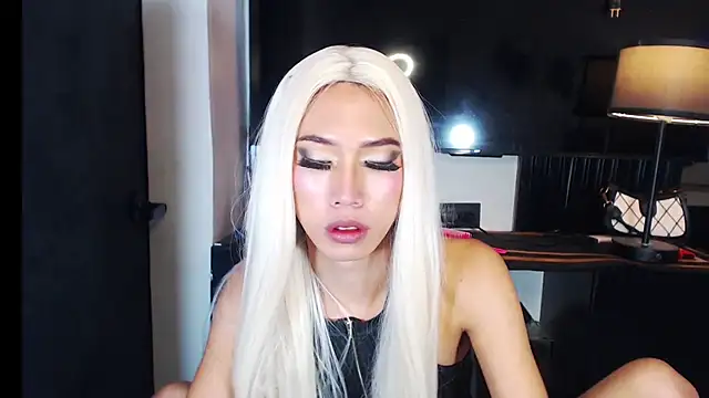 captivatingyumi live cam on StripChat