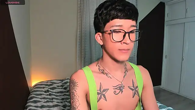 tom_Howard live cam on StripChat