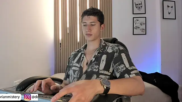 Dorianmistery2322_ webcam