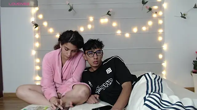 sarabubbie - Sarabubbie's free webcam - UK Sex Cams