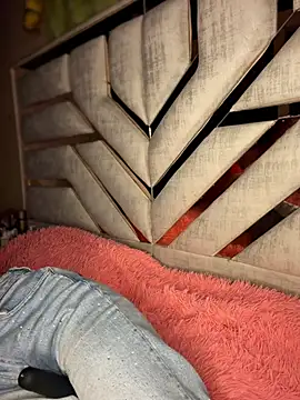Laura-Khalifa webcam