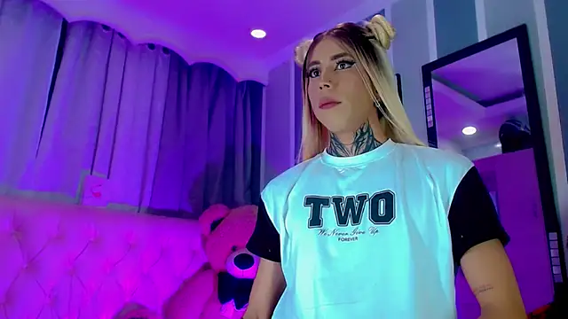 Julia_Bulette1 webcam