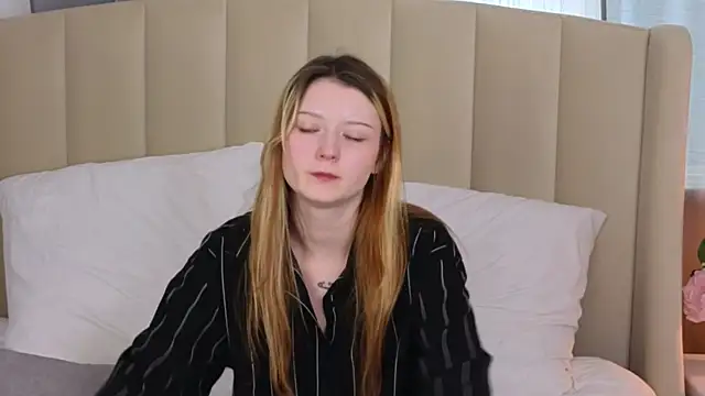 AlyssFrost webcam
