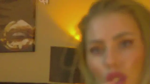 MisshaNight webcam