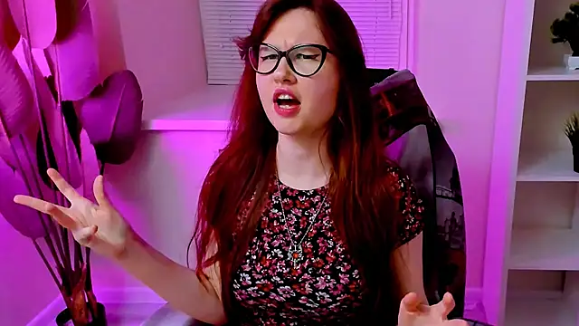 CarolGiggly webcam