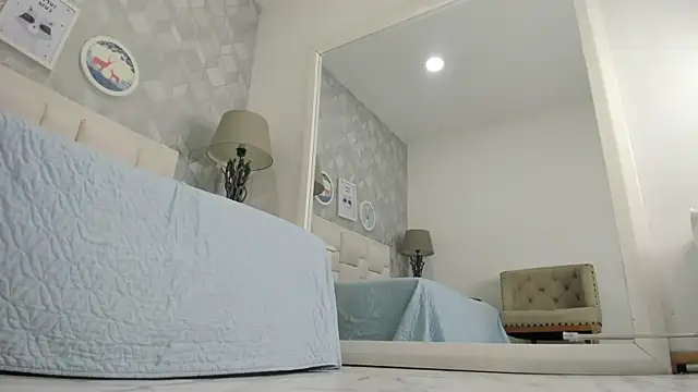 naia_cox webcam