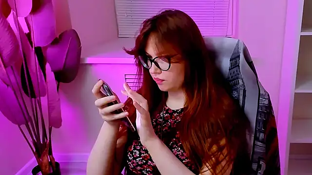 CarolGiggly webcam