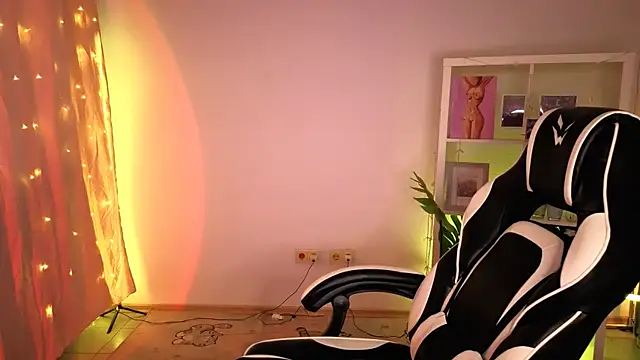 ElenaMonroe live cam on StripChat