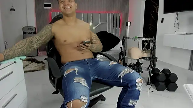 master_leather webcam
