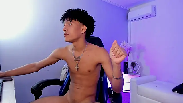 NoahBull19 webcam