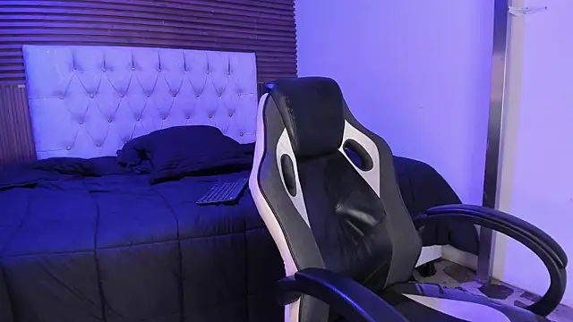 EmilyMora1_ webcam