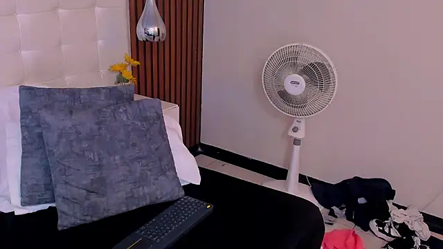 NickEvanss webcam