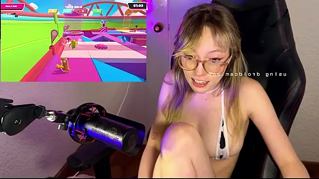 Watch ReenKitty live on EroticFlix - High definition streams