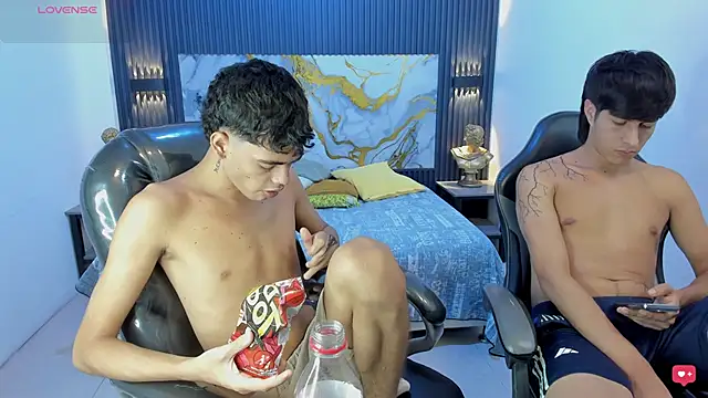 Racebella - Male webcam sex chat