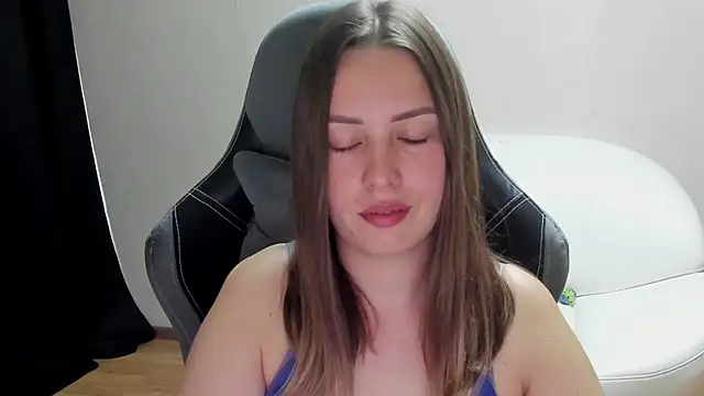 Mia_shy1 webcam
