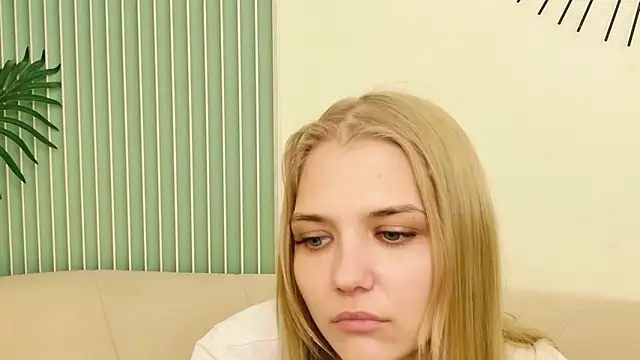4example_Chloe webcam