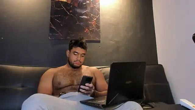 Big_furry_bear13 webcam