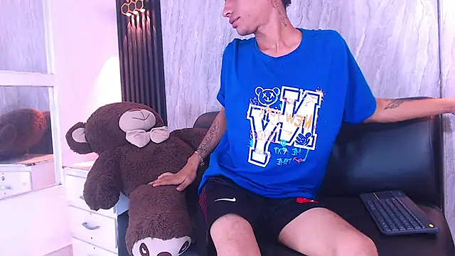 anxiuos_miller webcam