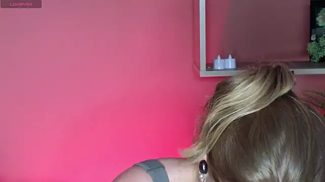 ImiMonroe live cam on StripChat