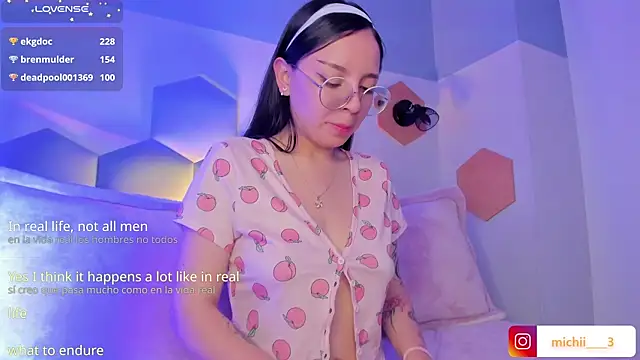 kitty_patitas_suavesss live cam on StripChat