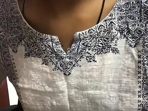 Maanvi_Gill live cam on StripChat