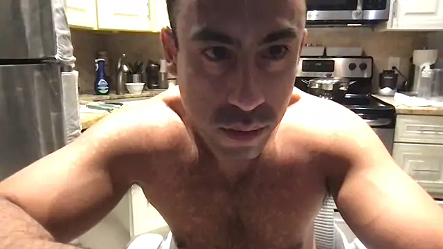 BigGuyMuscle live cam on StripChat