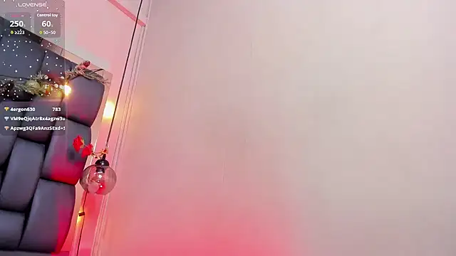 Isabella_falcon webcam