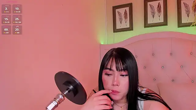 kitty_bluuee live cam on StripChat