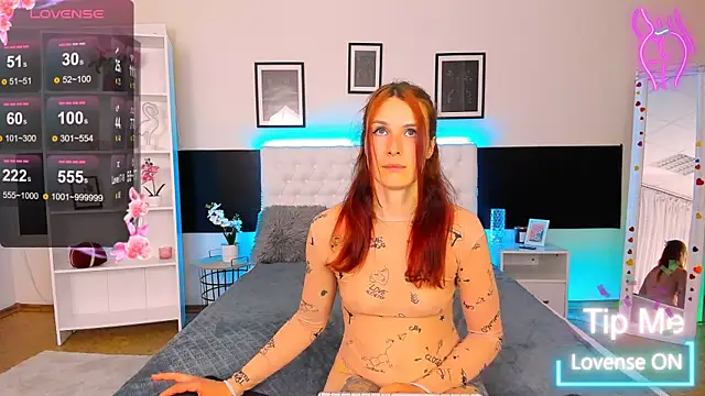 KiraNeeww webcam