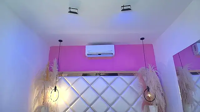 Dojaaiisha webcam