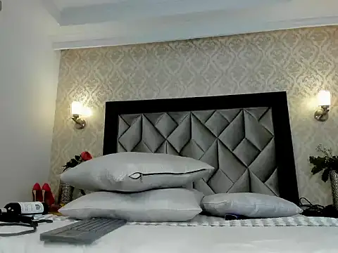 LaraDemonn webcam