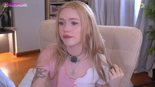 LexieLoree webcam