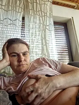 GoldenWifee webcam
