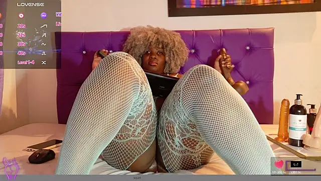 ebony_NeighborMoans webcam