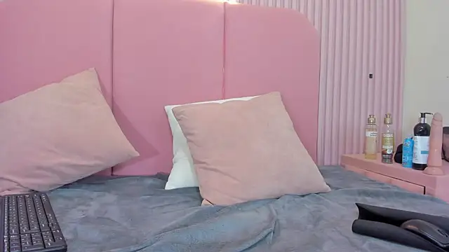 ToxicBarbieX webcam
