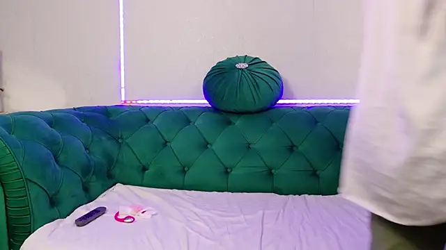 MaddyVelvet webcam