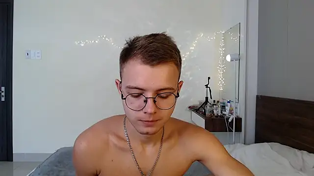 NikiKerryCum webcam