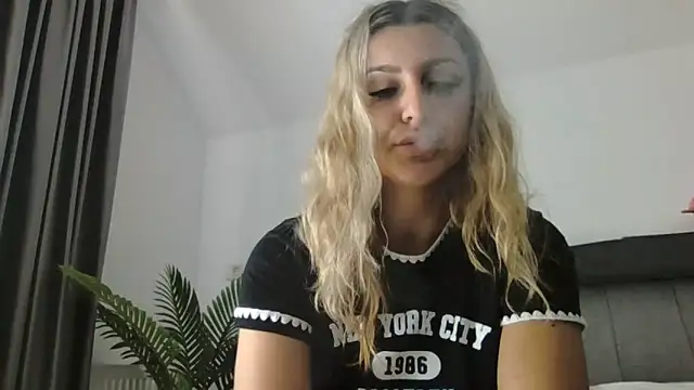 NicolePlay webcam