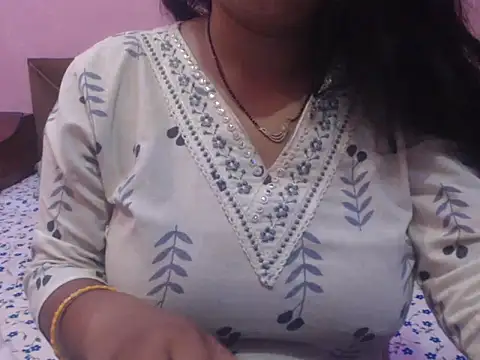 cute-priy live cam on StripChat