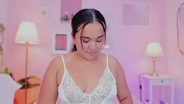 Kitty_lulu_ live cam on StripChat