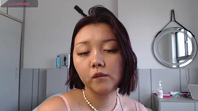 MomoMoonxxx webcam