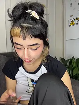 baby_akuma webcam