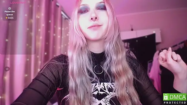 JustMeowGirl webcam
