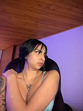 Hilary_pinkk webcam