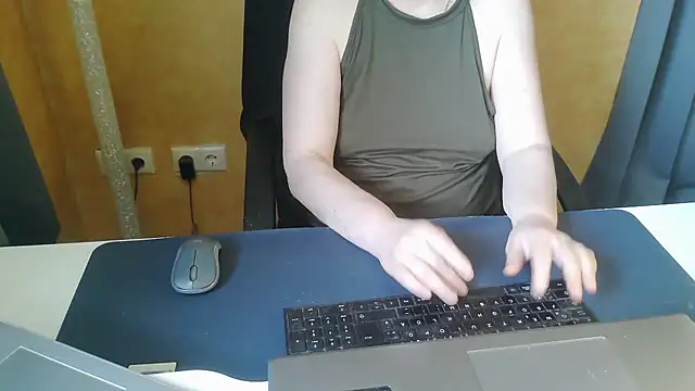 SweetPhoenix76 webcam